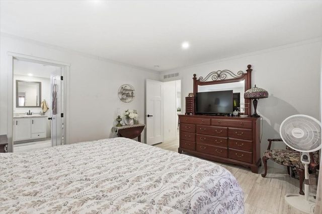 38 Oak Ridge Lane, Bennington, VT 05201