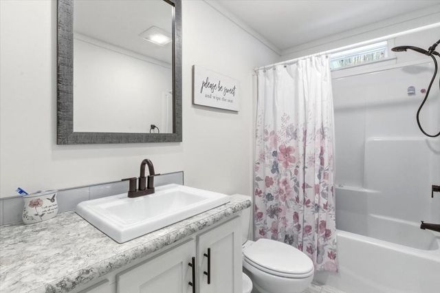 38 Oak Ridge Lane, Bennington, VT 05201