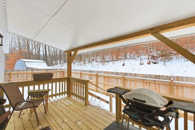 38 Oak Ridge Lane, Bennington, VT 05201