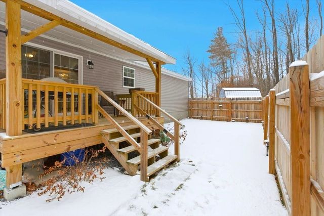 38 Oak Ridge Lane, Bennington, VT 05201