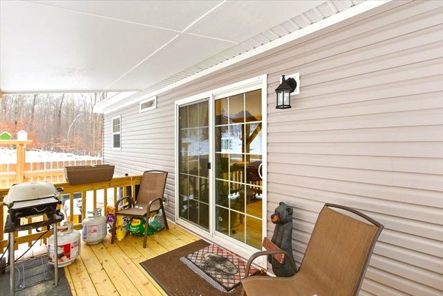 38 Oak Ridge Lane, Bennington, VT 05201