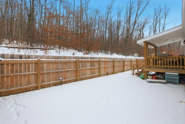 38 Oak Ridge Lane, Bennington, VT 05201