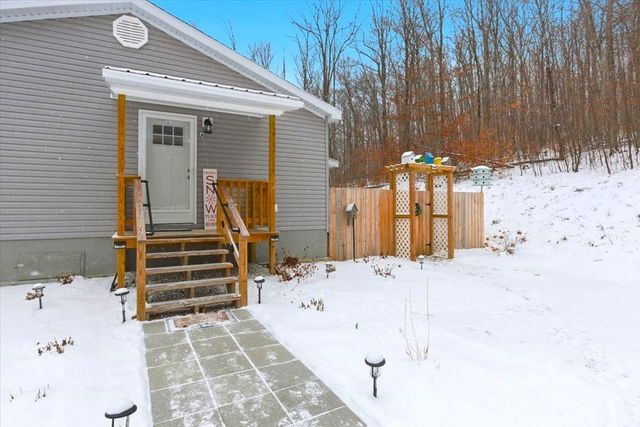 38 Oak Ridge Lane, Bennington, VT 05201