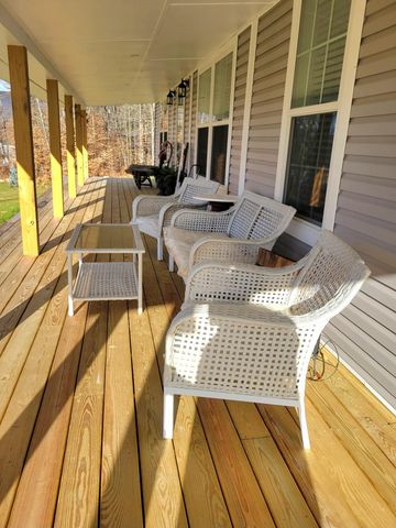 38 Oak Ridge Lane, Bennington, VT 05201