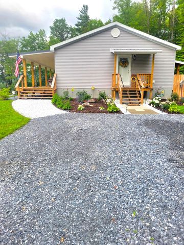 38 Oak Ridge Lane, Bennington, VT 05201