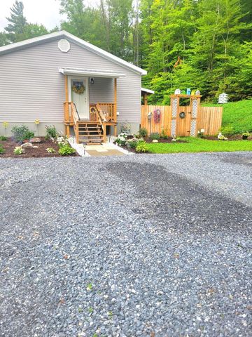 38 Oak Ridge Lane, Bennington, VT 05201