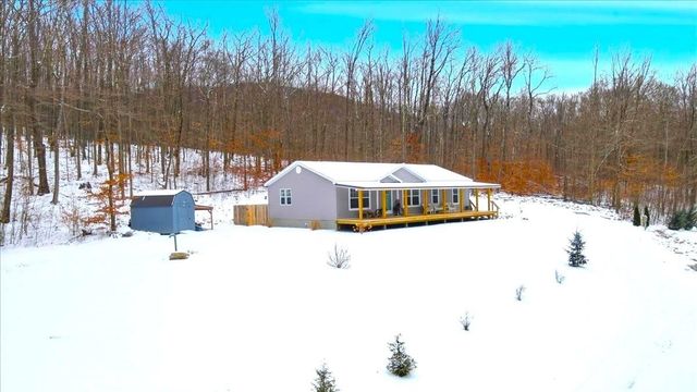 38 Oak Ridge Lane, Bennington, VT 05201