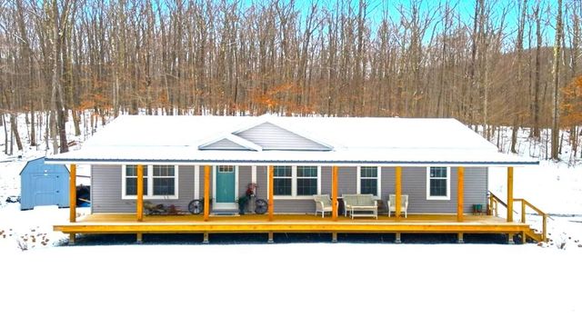 38 Oak Ridge Lane, Bennington, VT 05201