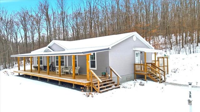 38 Oak Ridge Lane, Bennington, VT 05201