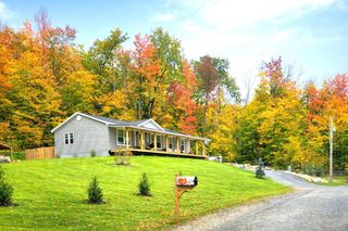 38 Oak Ridge Lane, Bennington, VT 05201