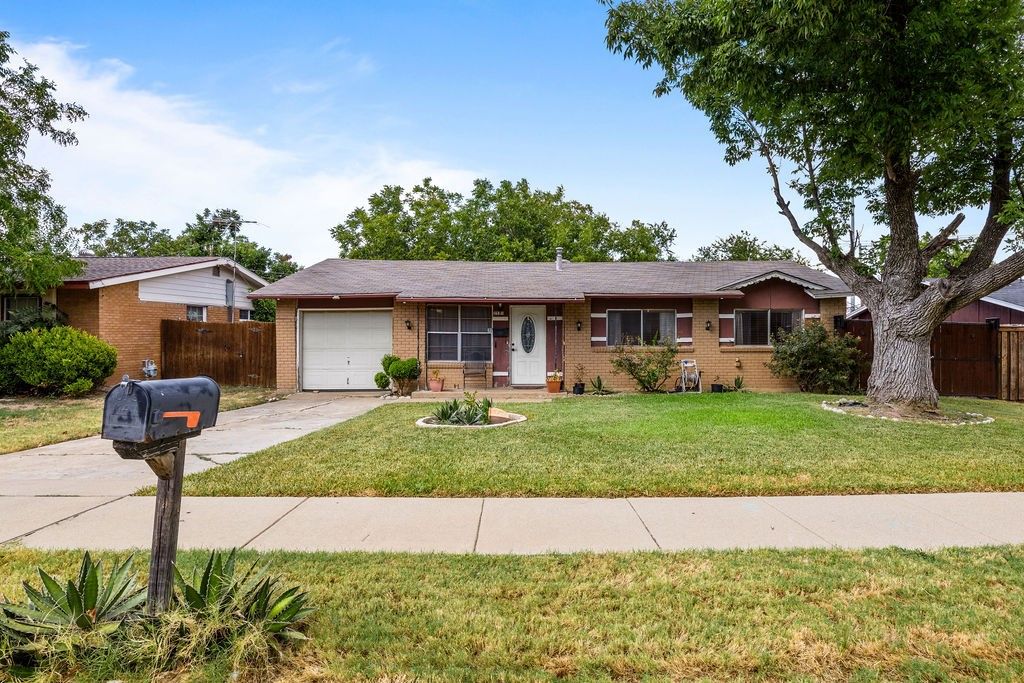 2519 Plaza Street, Arlington, TX 76010 — exterior
