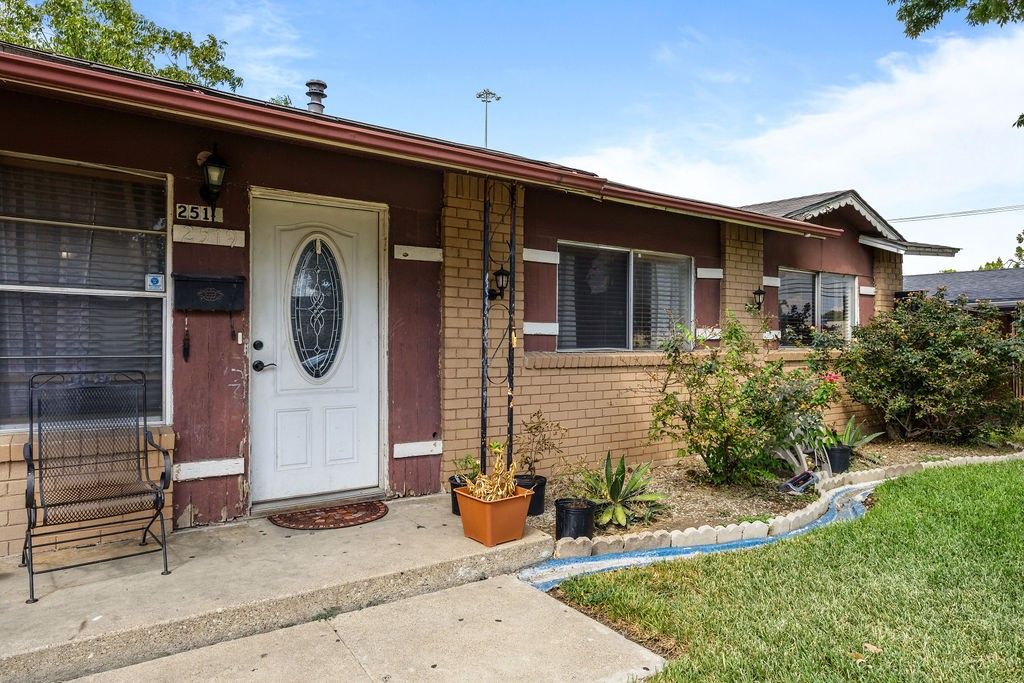 2519 Plaza Street, Arlington, TX 76010 — photo 2