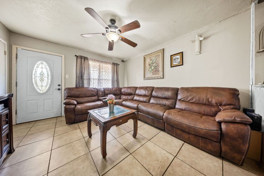 2519 Plaza Street, Arlington, TX 76010 — photo 3