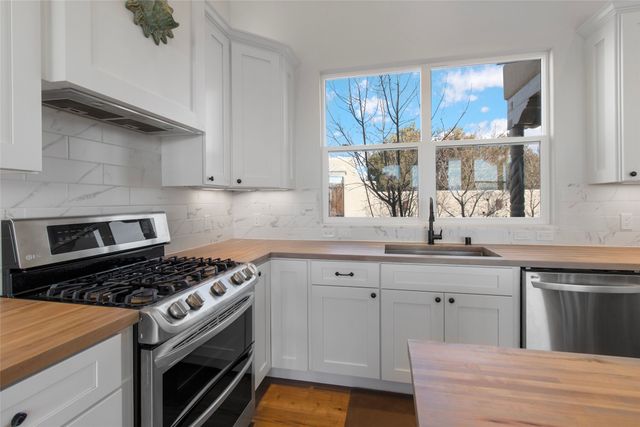 4 Herrada Court, Santa Fe, NM 87508