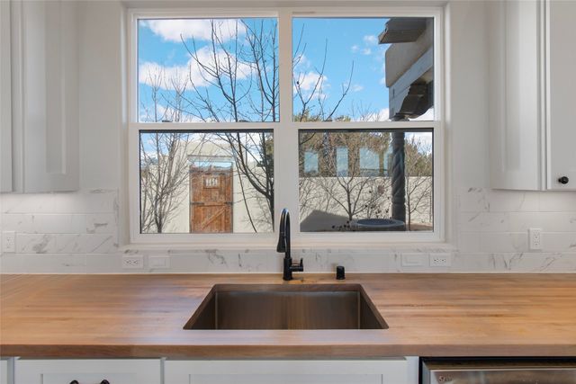 4 Herrada Court, Santa Fe, NM 87508