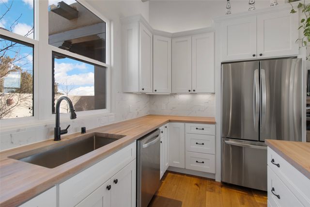 4 Herrada Court, Santa Fe, NM 87508