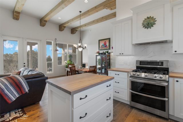 4 Herrada Court, Santa Fe, NM 87508