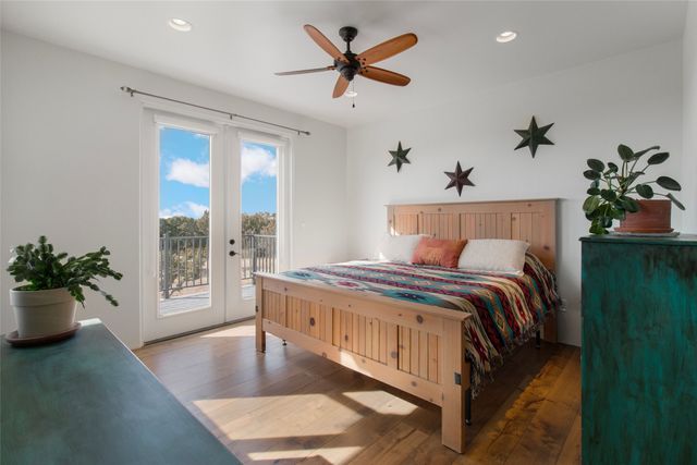 4 Herrada Court, Santa Fe, NM 87508