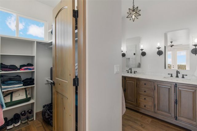 4 Herrada Court, Santa Fe, NM 87508