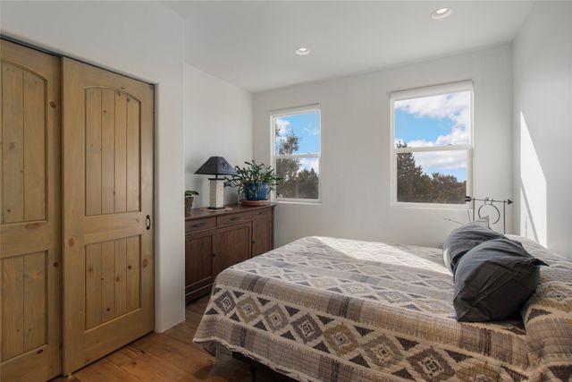 4 Herrada Court, Santa Fe, NM 87508