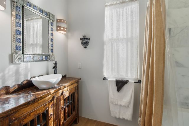 4 Herrada Court, Santa Fe, NM 87508