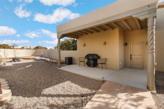 4 Herrada Court, Santa Fe, NM 87508