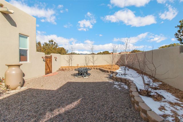 4 Herrada Court, Santa Fe, NM 87508
