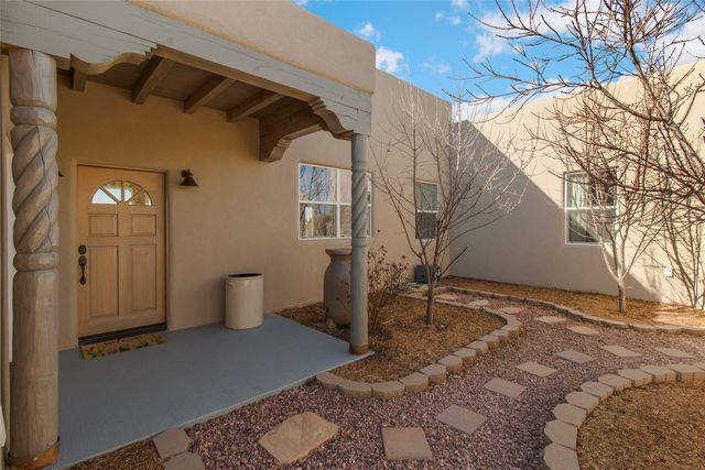 4 Herrada Court, Santa Fe, NM 87508