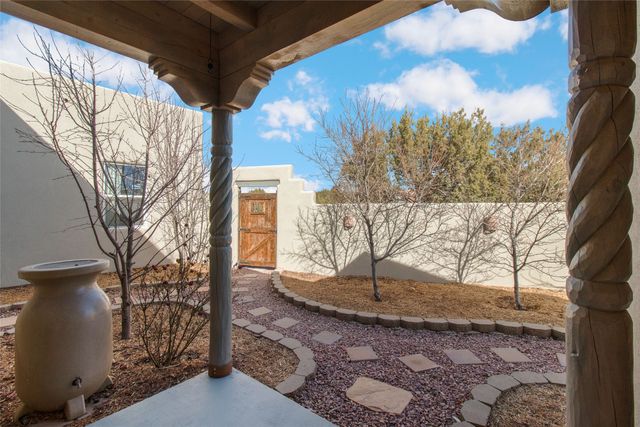 4 Herrada Court, Santa Fe, NM 87508