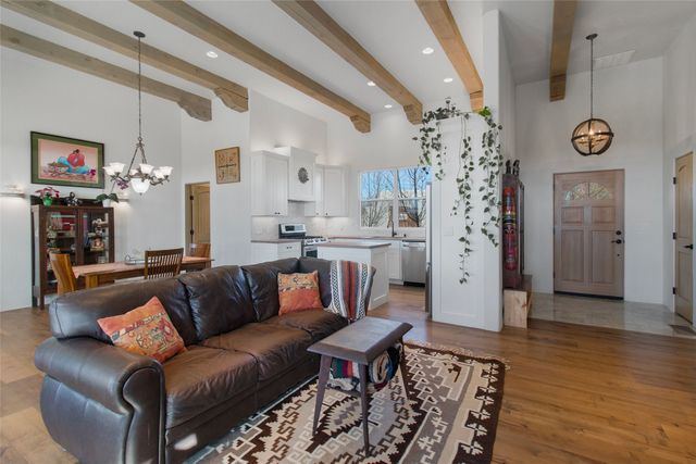 4 Herrada Court, Santa Fe, NM 87508