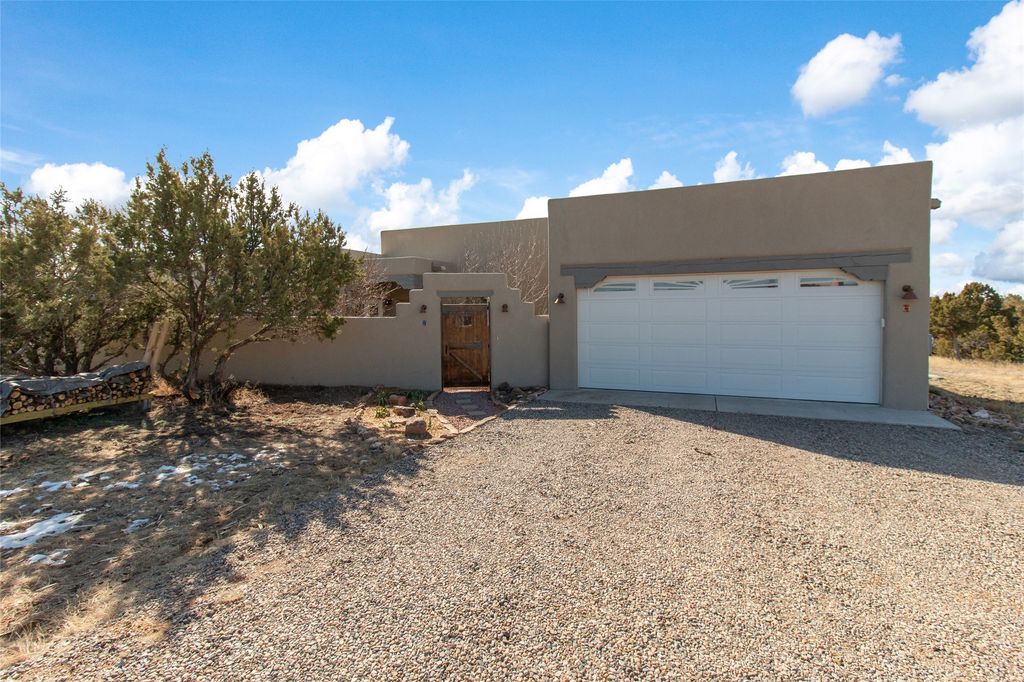 4 Herrada Court, Santa Fe, NM 87508