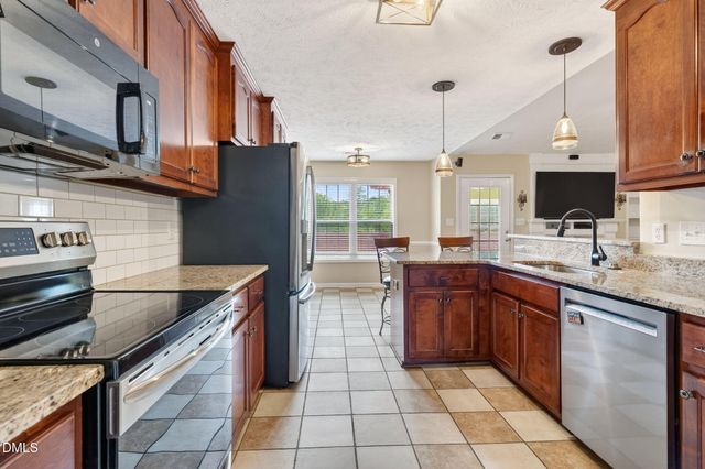 4552 Canasta Court, Hope Mills, NC 28348