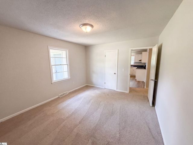 404 W Yellow Wood Drive, Simpsonville, SC 29680