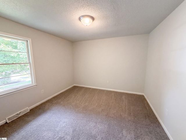 404 W Yellow Wood Drive, Simpsonville, SC 29680