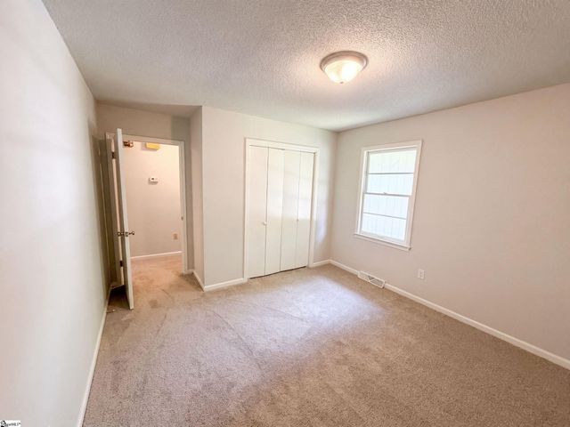 404 W Yellow Wood Drive, Simpsonville, SC 29680