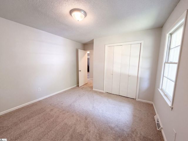 404 W Yellow Wood Drive, Simpsonville, SC 29680