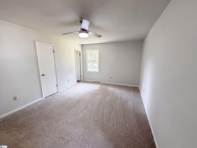 404 W Yellow Wood Drive, Simpsonville, SC 29680
