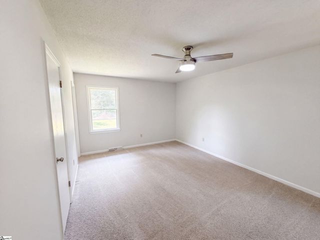 404 W Yellow Wood Drive, Simpsonville, SC 29680