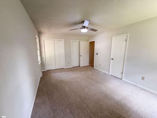 404 W Yellow Wood Drive, Simpsonville, SC 29680