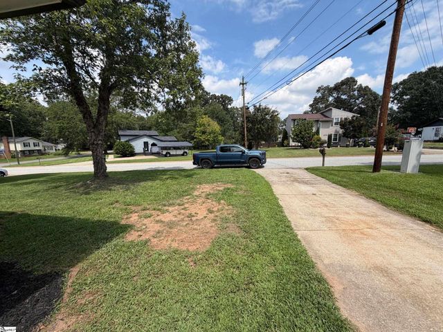 404 W Yellow Wood Drive, Simpsonville, SC 29680
