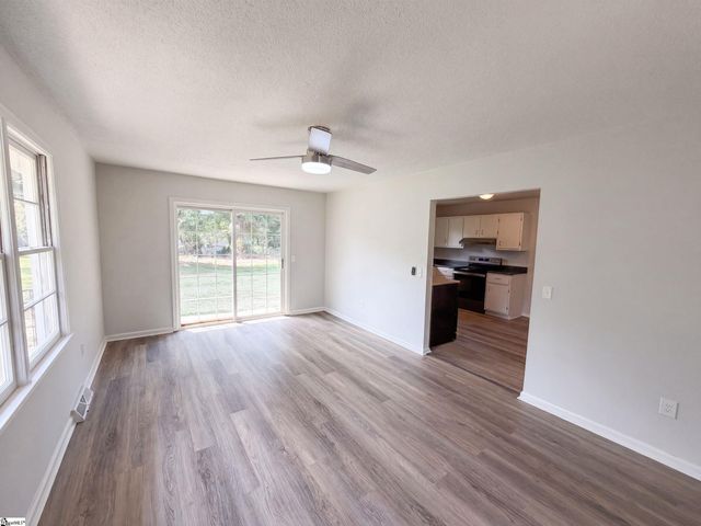 404 W Yellow Wood Drive, Simpsonville, SC 29680