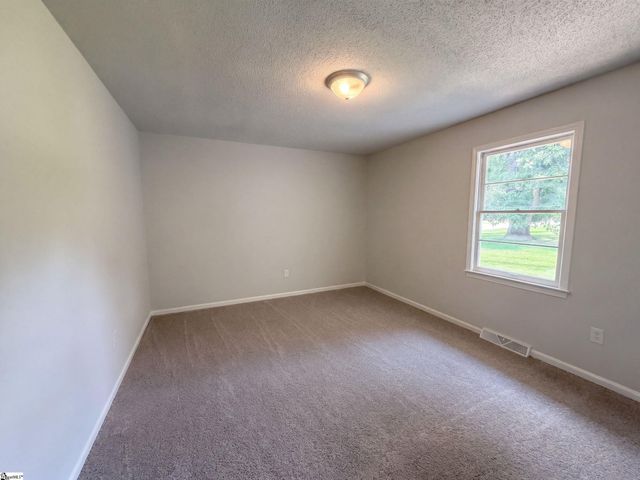 404 W Yellow Wood Drive, Simpsonville, SC 29680