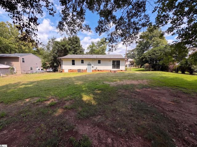 404 W Yellow Wood Drive, Simpsonville, SC 29680