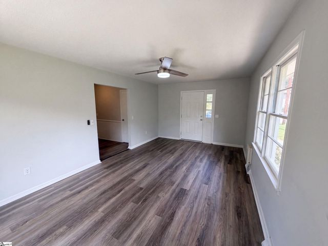 404 W Yellow Wood Drive, Simpsonville, SC 29680