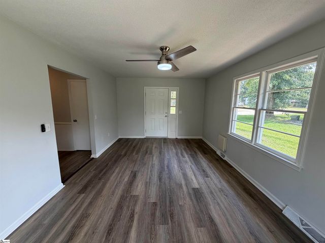 404 W Yellow Wood Drive, Simpsonville, SC 29680