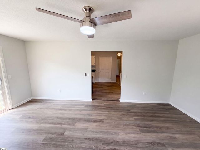404 W Yellow Wood Drive, Simpsonville, SC 29680