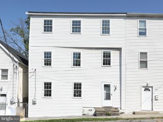 416 W WASHINGTON ST, Charles Town, WV 25414