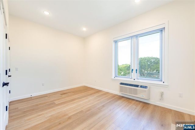 51 Queen Anne Road 207, Bogota, NJ 07603