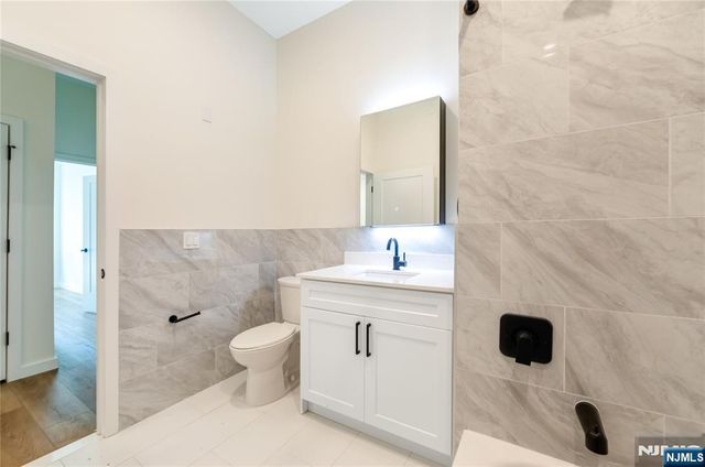 51 Queen Anne Road 207, Bogota, NJ 07603