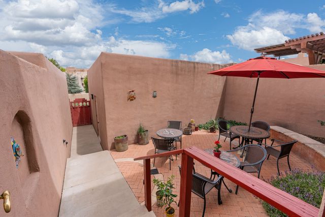 60 Avenida Aldea, Santa Fe, NM 87507